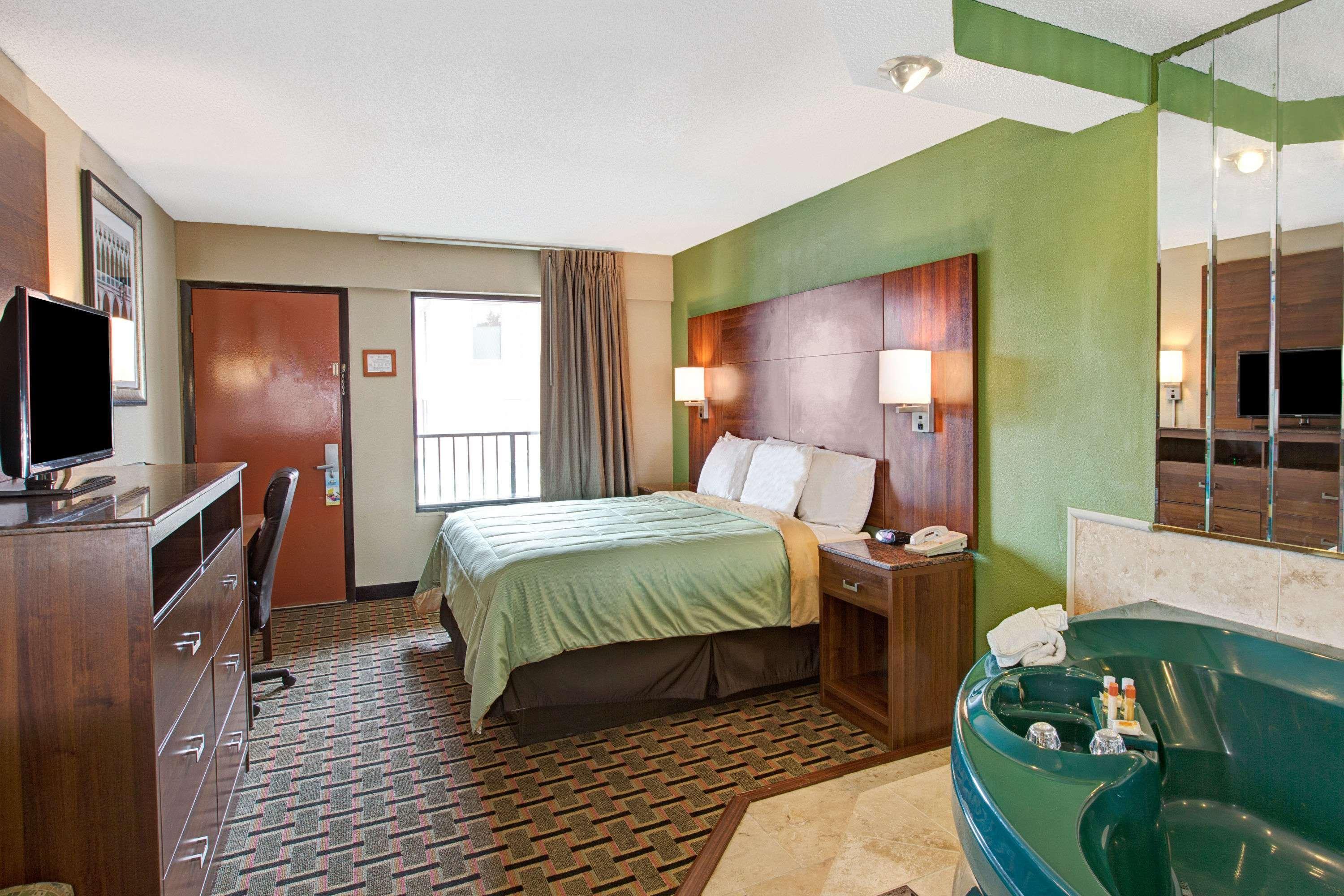Days Inn Conover/Hickory Exteriör bild